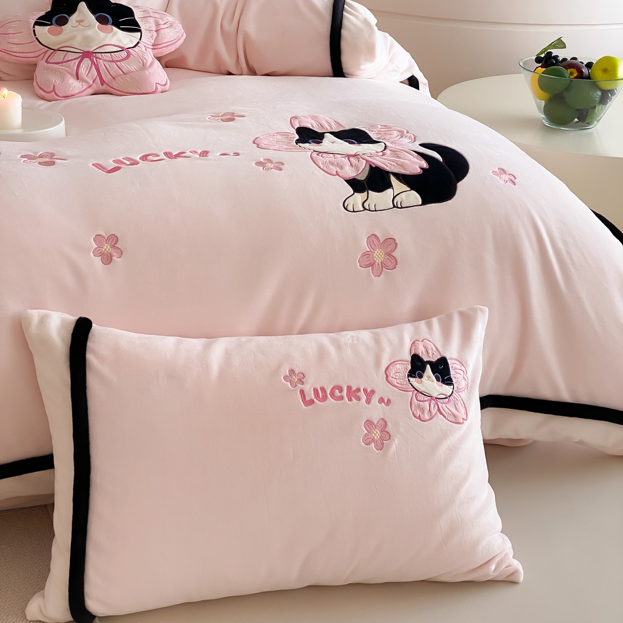 91家纺网 家纺一手货源 找家纺 （总）MIU缪家居 2025新款秋冬牛奶绒四件套桃花猫