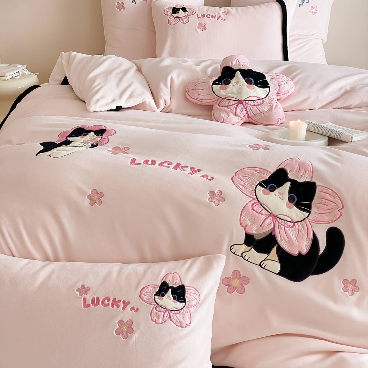 91家纺网 家纺一手货源 找家纺 （总）MIU缪家居 2025新款秋冬牛奶绒四件套桃花猫