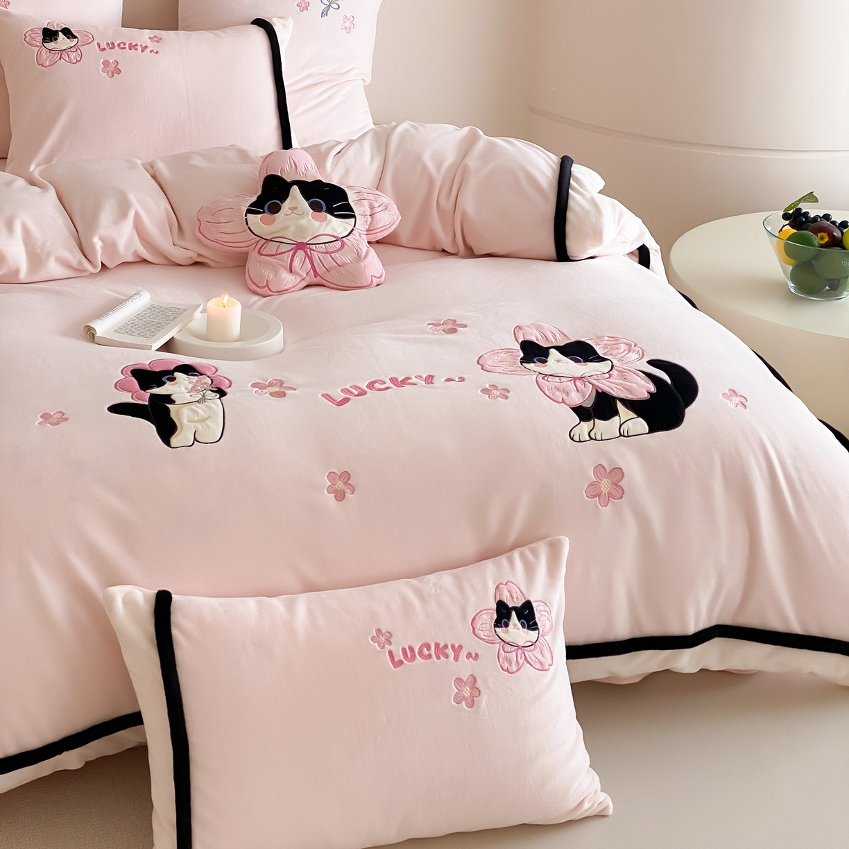 91家纺网 家纺一手货源 找家纺 （总）MIU缪家居 2025新款秋冬牛奶绒四件套桃花猫