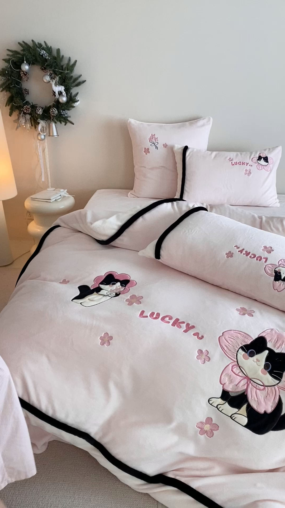 91家纺网 家纺一手货源 找家纺 （总）MIU缪家居 2025新款秋冬牛奶绒四件套桃花猫