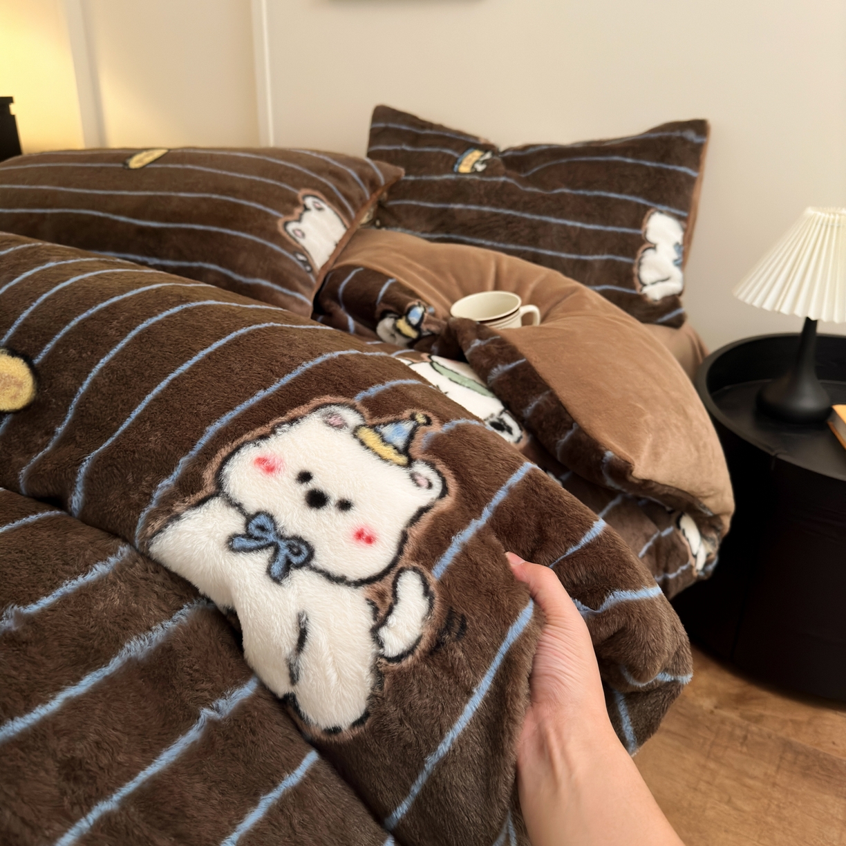 91家纺网 家纺一手货源 找家纺 乐童家纺 2025新款高克重兔毛牛奶绒四件套 兔毛西高地