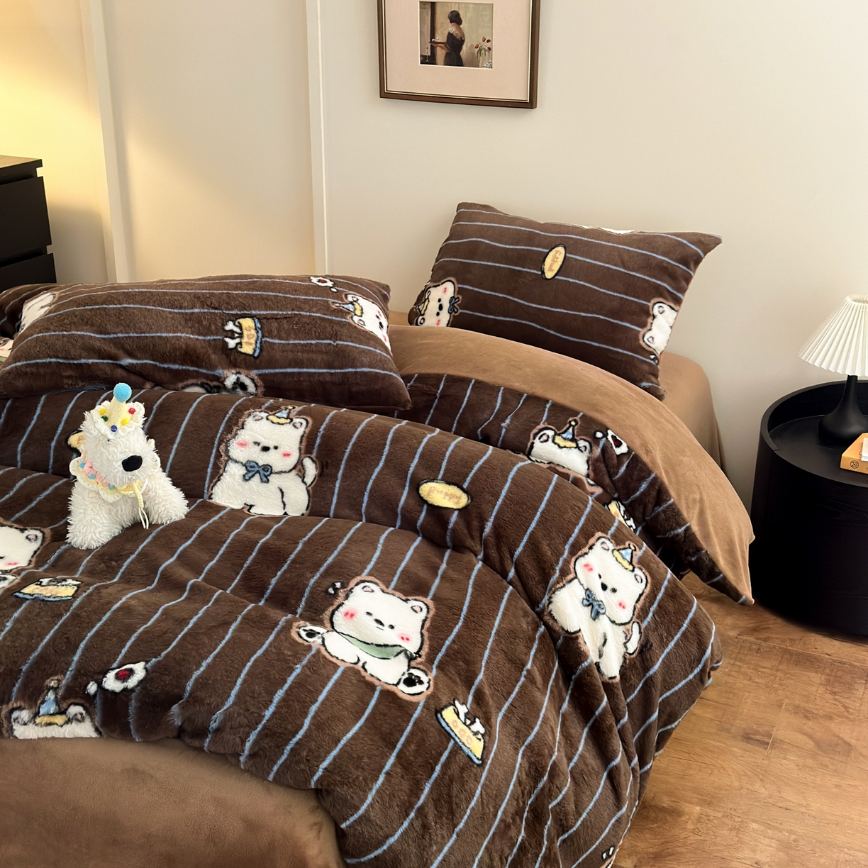 91家纺网 家纺一手货源 找家纺 乐童家纺 2025新款高克重兔毛牛奶绒四件套 兔毛西高地