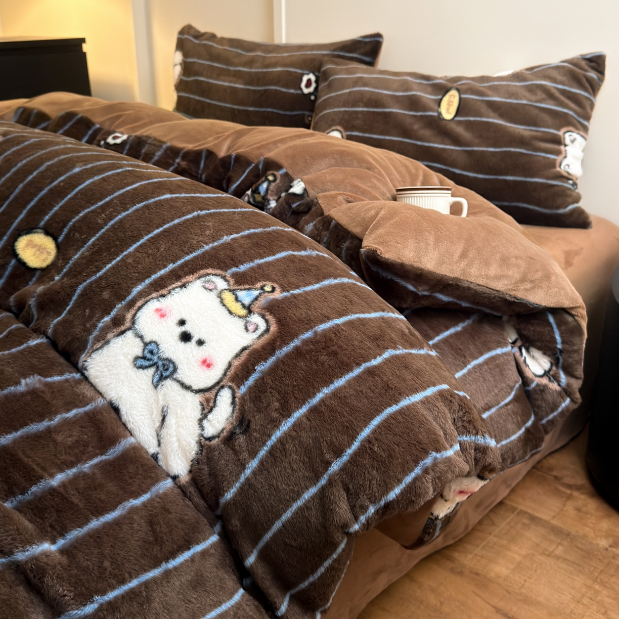 91家纺网 家纺一手货源 找家纺 乐童家纺 2025新款高克重兔毛牛奶绒四件套 兔毛西高地