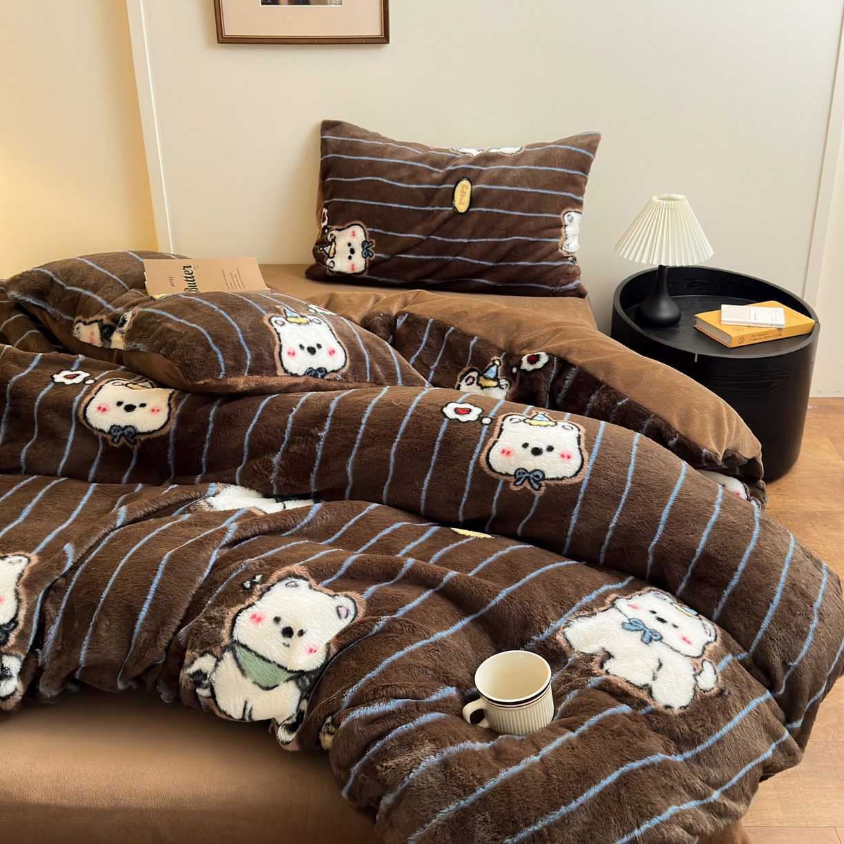 91家纺网 家纺一手货源 找家纺 乐童家纺 2025新款高克重兔毛牛奶绒四件套 兔毛西高地