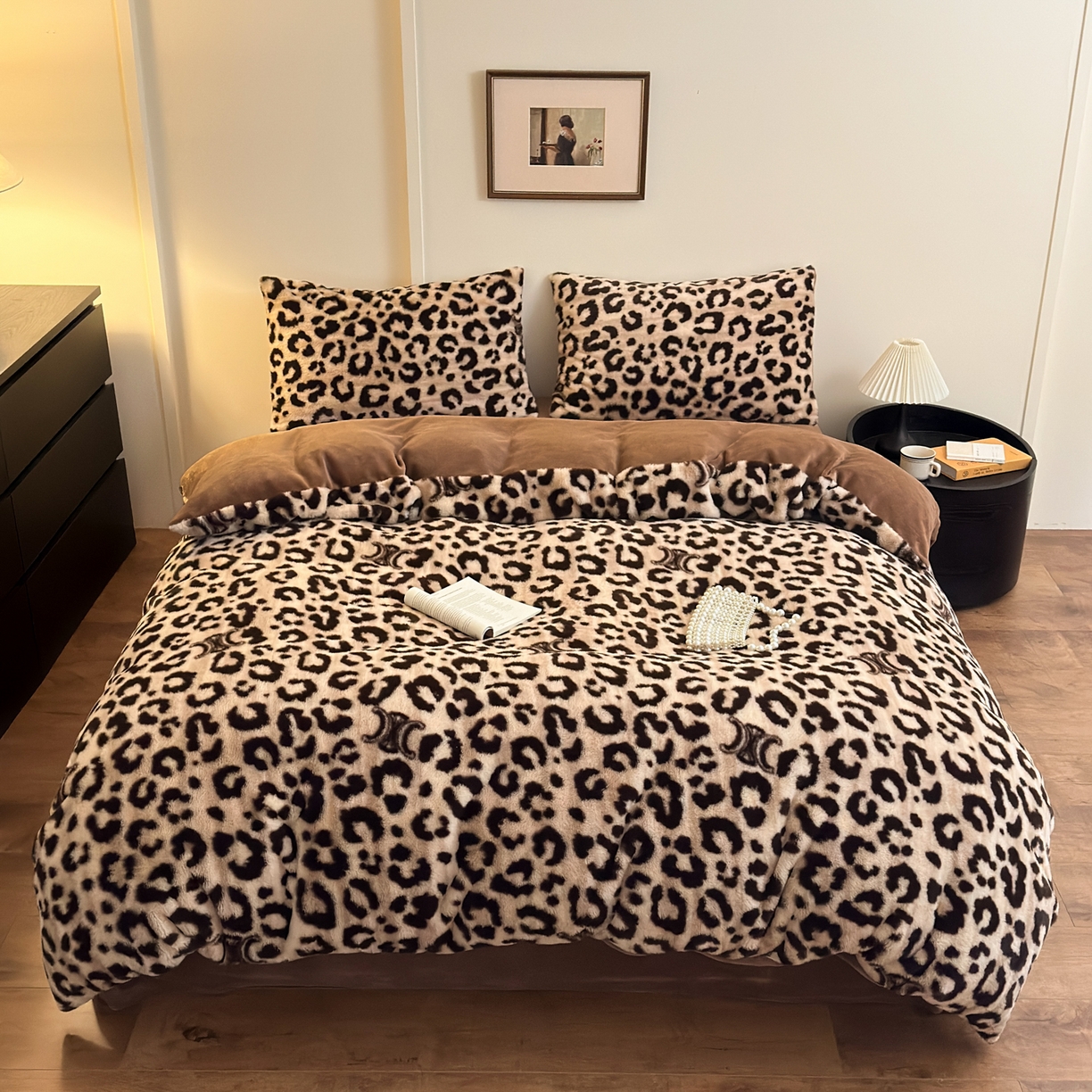 91家纺网 家纺一手货源 找家纺 乐童家纺 2025新款高克重兔毛牛奶绒四件套 兔毛豹纹咖