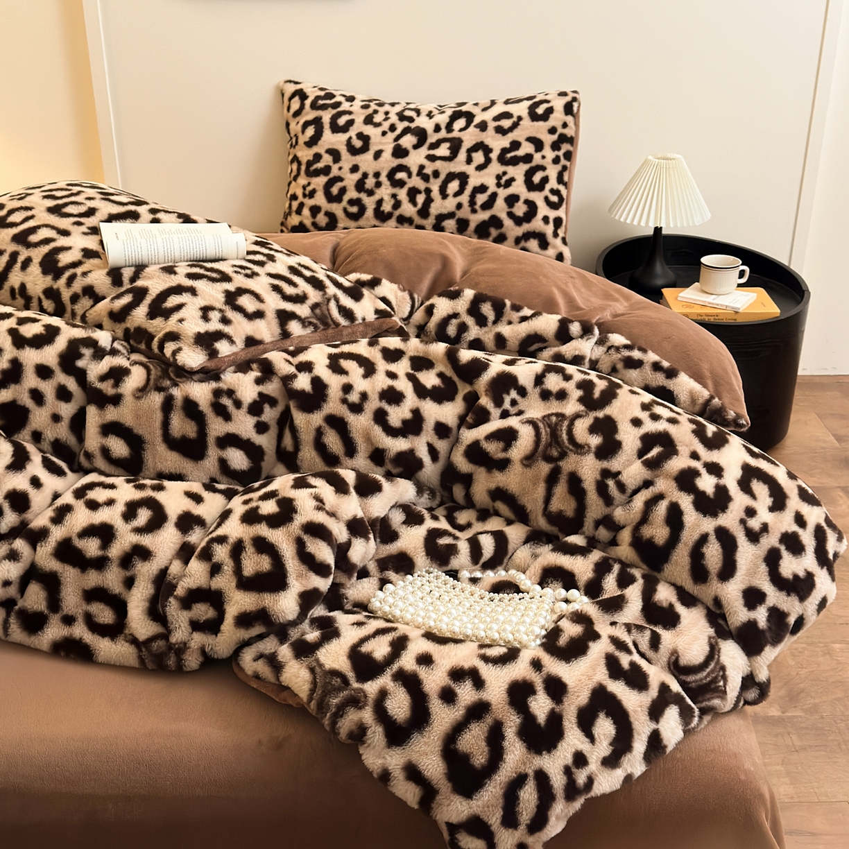 91家纺网 家纺一手货源 找家纺 乐童家纺 2025新款高克重兔毛牛奶绒四件套 兔毛豹纹咖