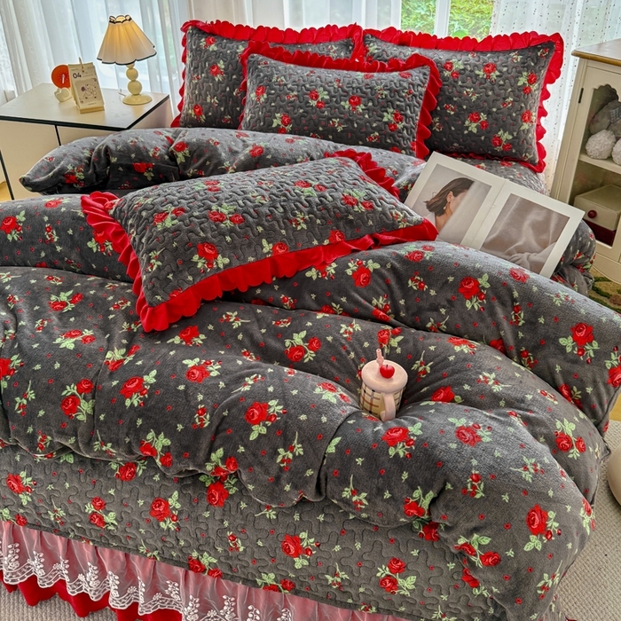 91家纺网 家纺一手货源 找家纺 （总）艺慕家纺 2025新款时尚印花牛奶绒床盖四件套