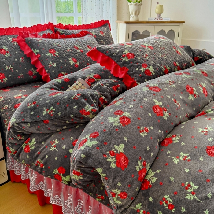 91家纺网 家纺一手货源 找家纺 （总）艺慕家纺 2025新款时尚印花牛奶绒床盖四件套