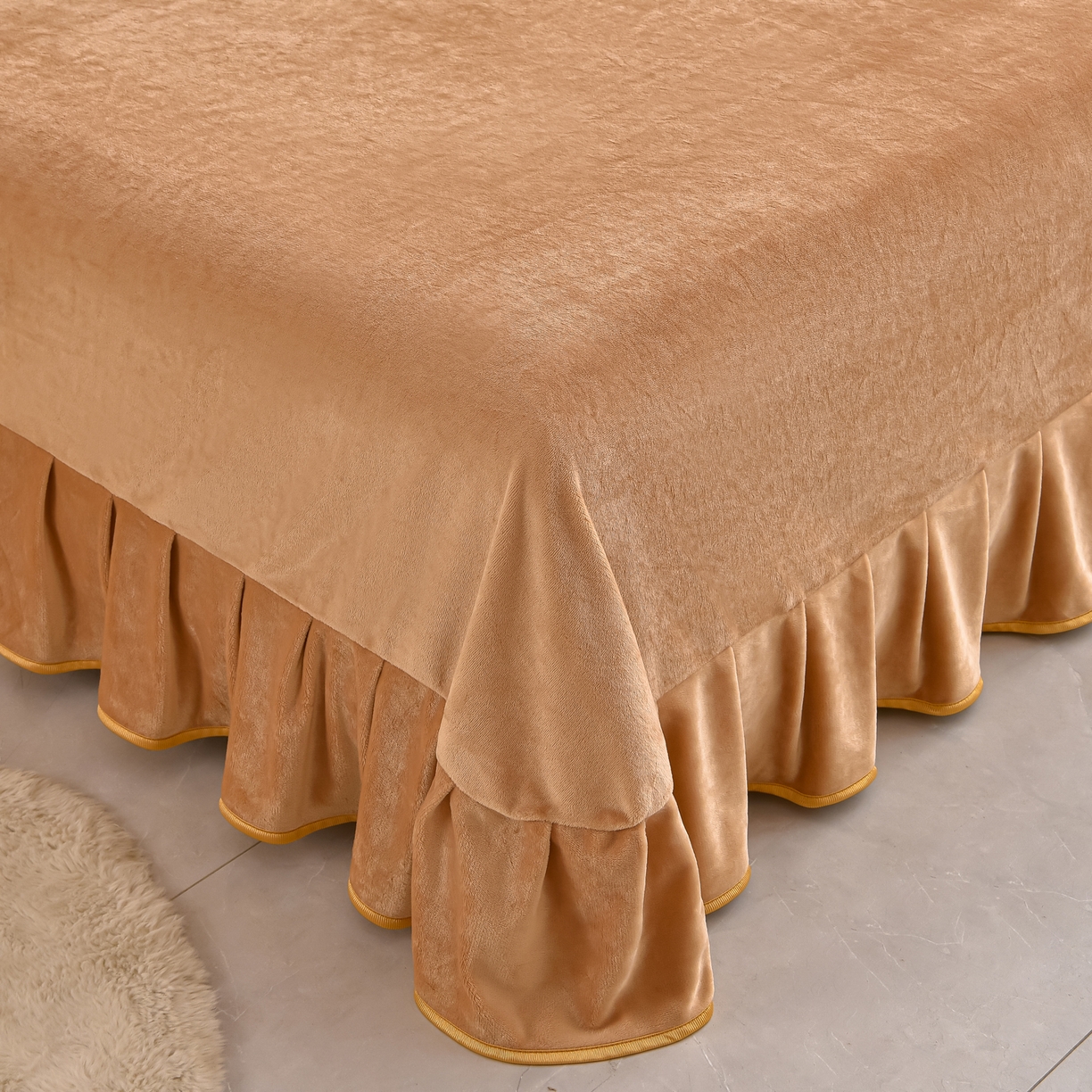 91家纺网 家纺一手货源 找家纺 赫本 2025新品8斤爆品牛奶绒四件套床裙款金雕绒法莱绒四套件 扶摇