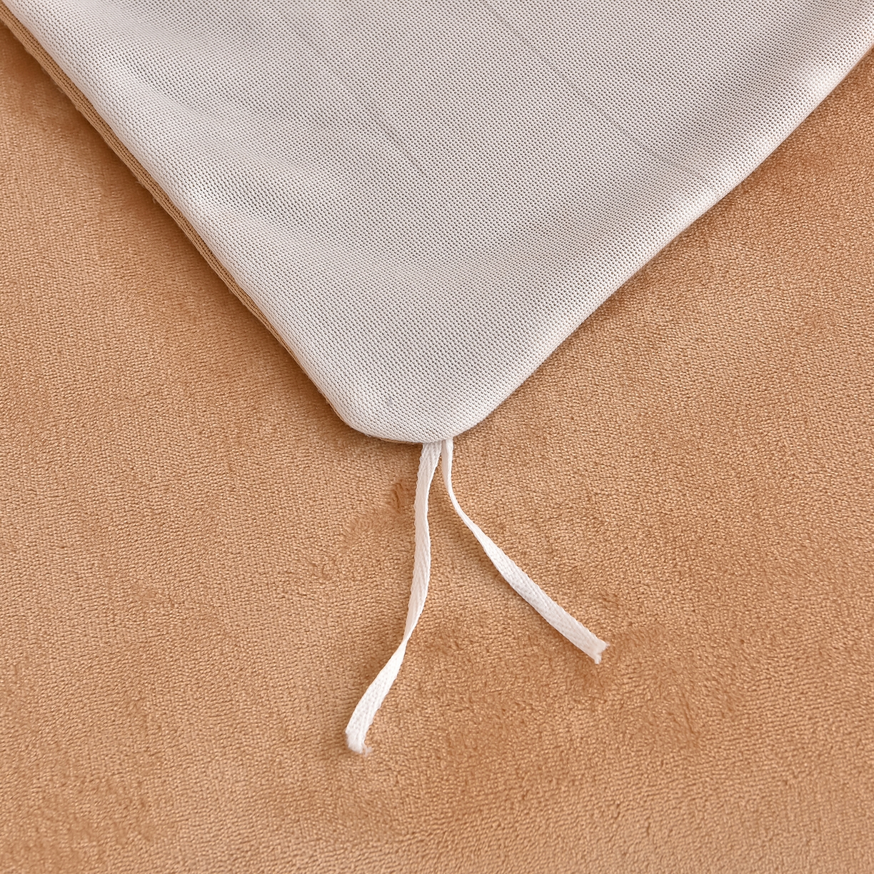 91家纺网 家纺一手货源 找家纺 赫本 2025新品8斤爆品牛奶绒四件套床裙款金雕绒法莱绒四套件 扶摇