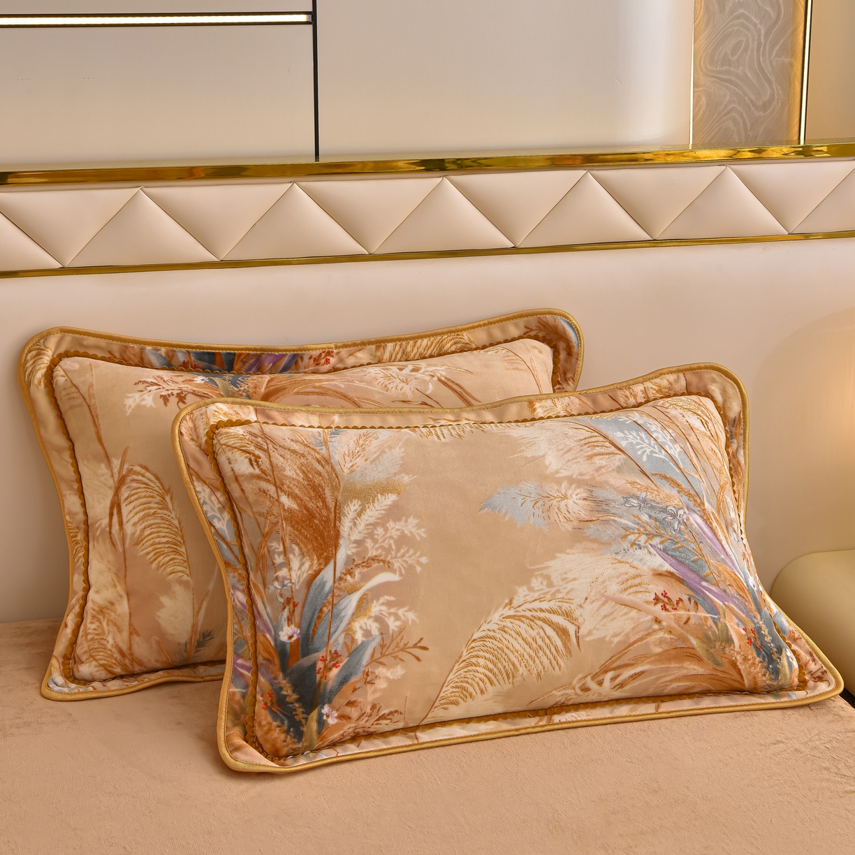 91家纺网 家纺一手货源 找家纺 赫本 2025新品8斤爆品牛奶绒四件套床裙款金雕绒法莱绒四套件 扶摇