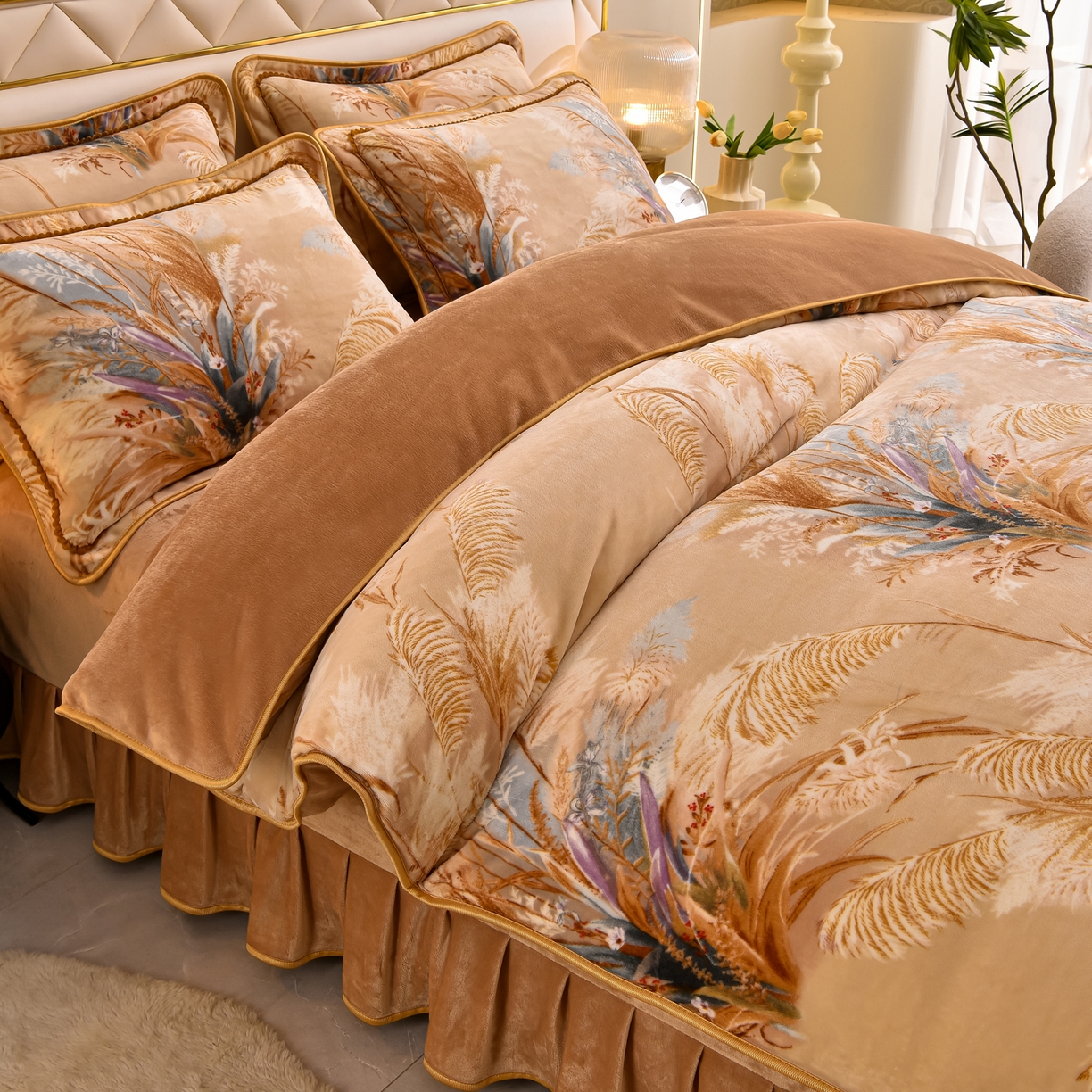 91家纺网 家纺一手货源 找家纺 赫本 2025新品8斤爆品牛奶绒四件套床裙款金雕绒法莱绒四套件 扶摇