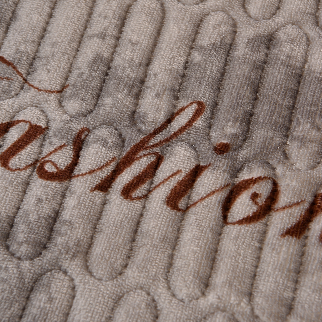 91家纺网 家纺一手货源 找家纺 赫本家纺  2025高克重牛奶绒花边床盖款四件套 七里香