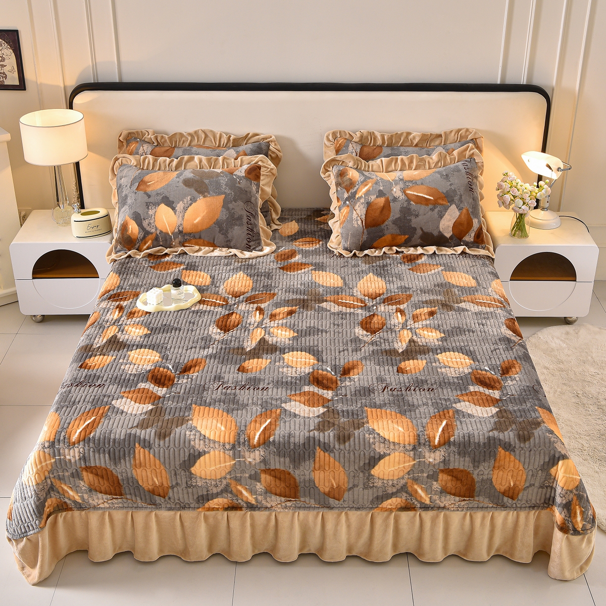 91家纺网 家纺一手货源 找家纺 赫本家纺  2025高克重牛奶绒花边床盖款四件套 七里香