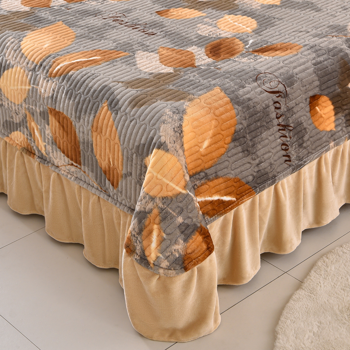 91家纺网 家纺一手货源 找家纺 赫本家纺  2025高克重牛奶绒花边床盖款四件套 七里香