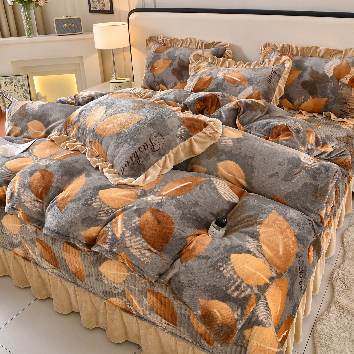 91家纺网 家纺一手货源 找家纺 赫本家纺  2025高克重牛奶绒花边床盖款四件套 七里香