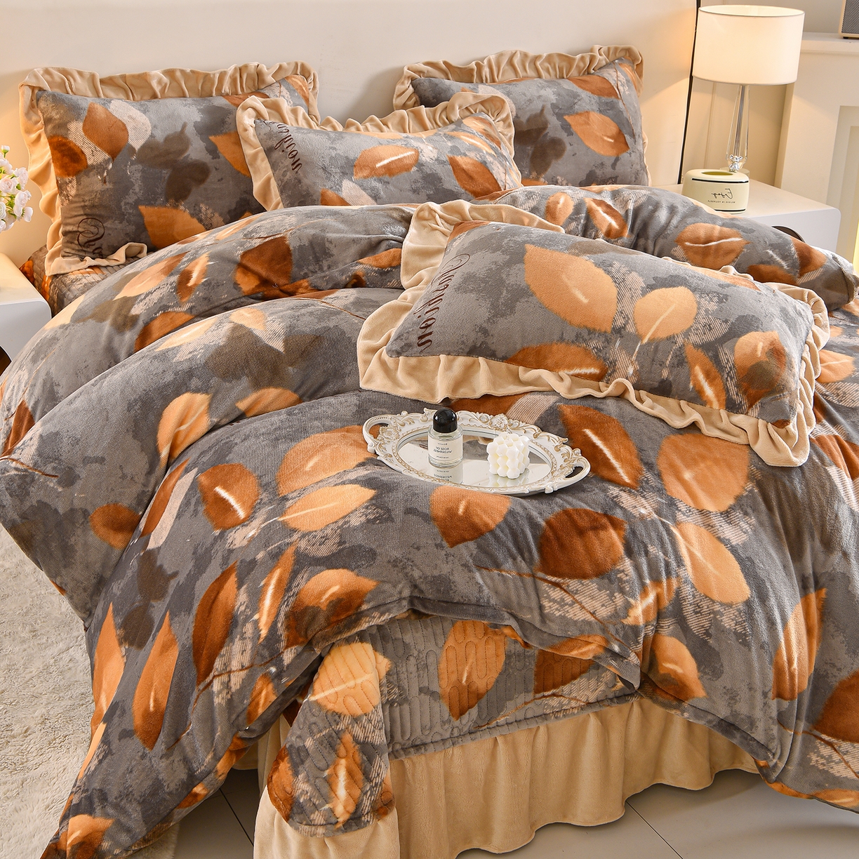 91家纺网 家纺一手货源 找家纺 赫本家纺  2025高克重牛奶绒花边床盖款四件套 七里香,七里香