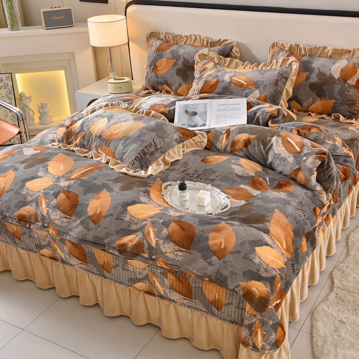 91家纺网 家纺一手货源 找家纺 赫本家纺  2025高克重牛奶绒花边床盖款四件套 七里香