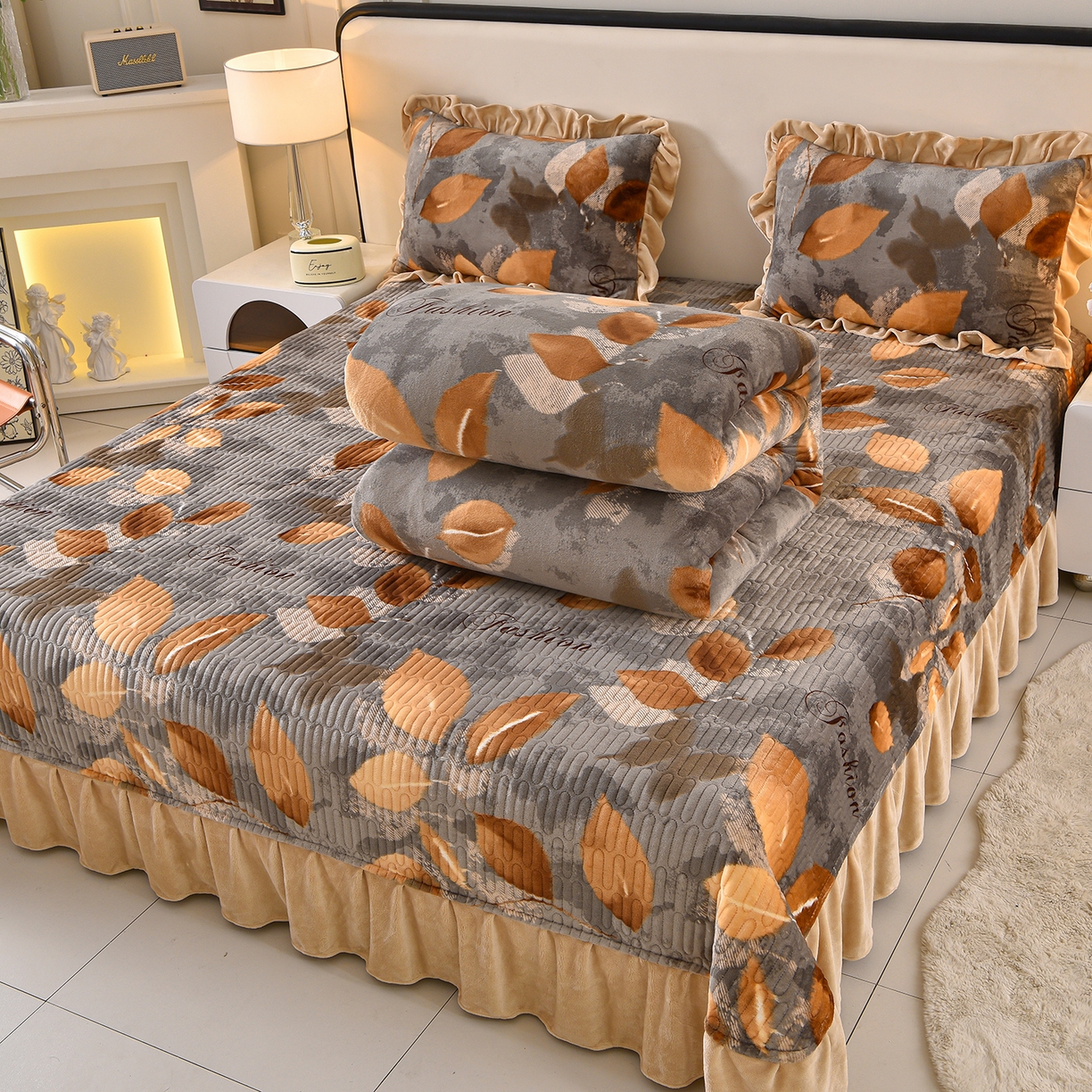 91家纺网 家纺一手货源 找家纺 赫本家纺  2025高克重牛奶绒花边床盖款四件套 七里香