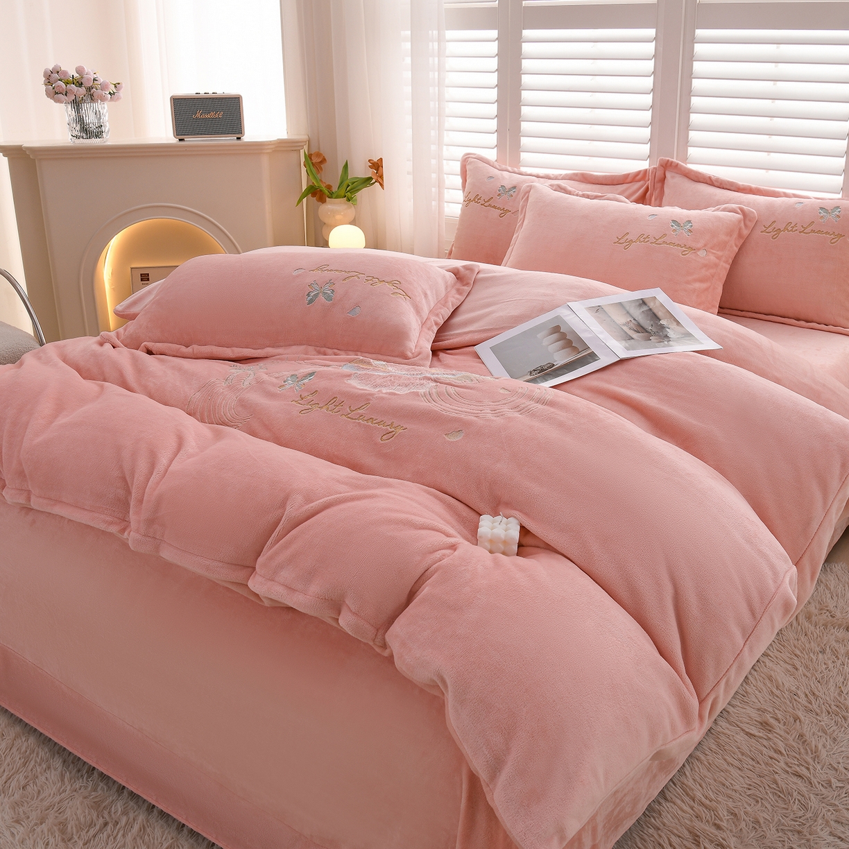 91家纺网 家纺一手货源 找家纺 绒小宣 2025新款高克重牛奶绒刺绣四件套 蝶恋花粉