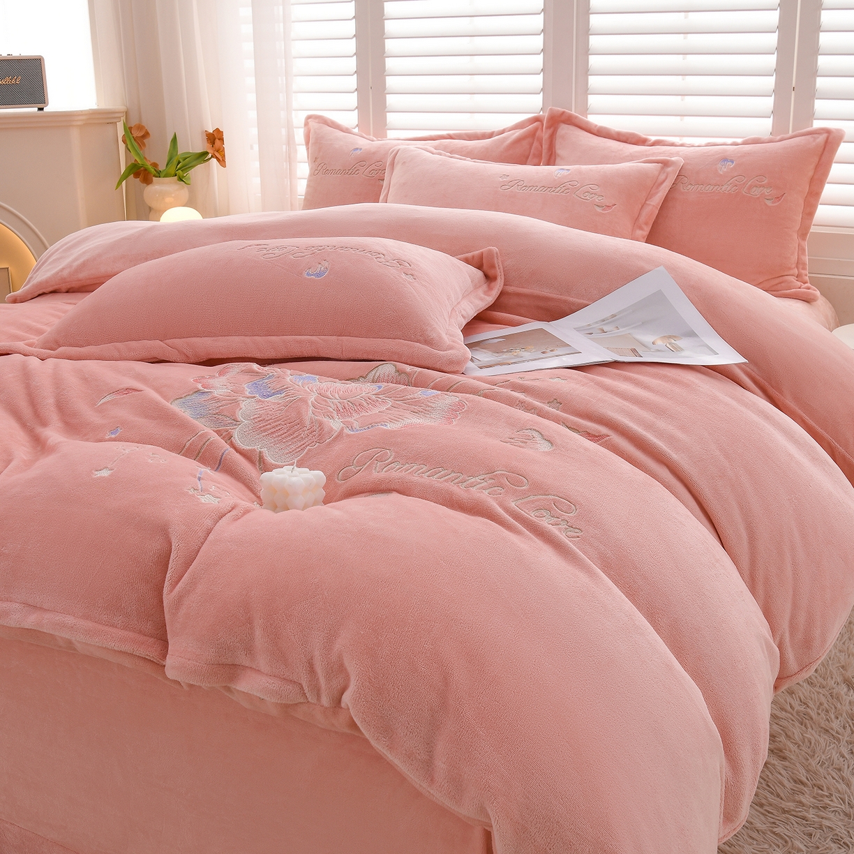 91家纺网 家纺一手货源 找家纺 绒小宣 2025新款高克重牛奶绒刺绣四件套 花开富贵-粉