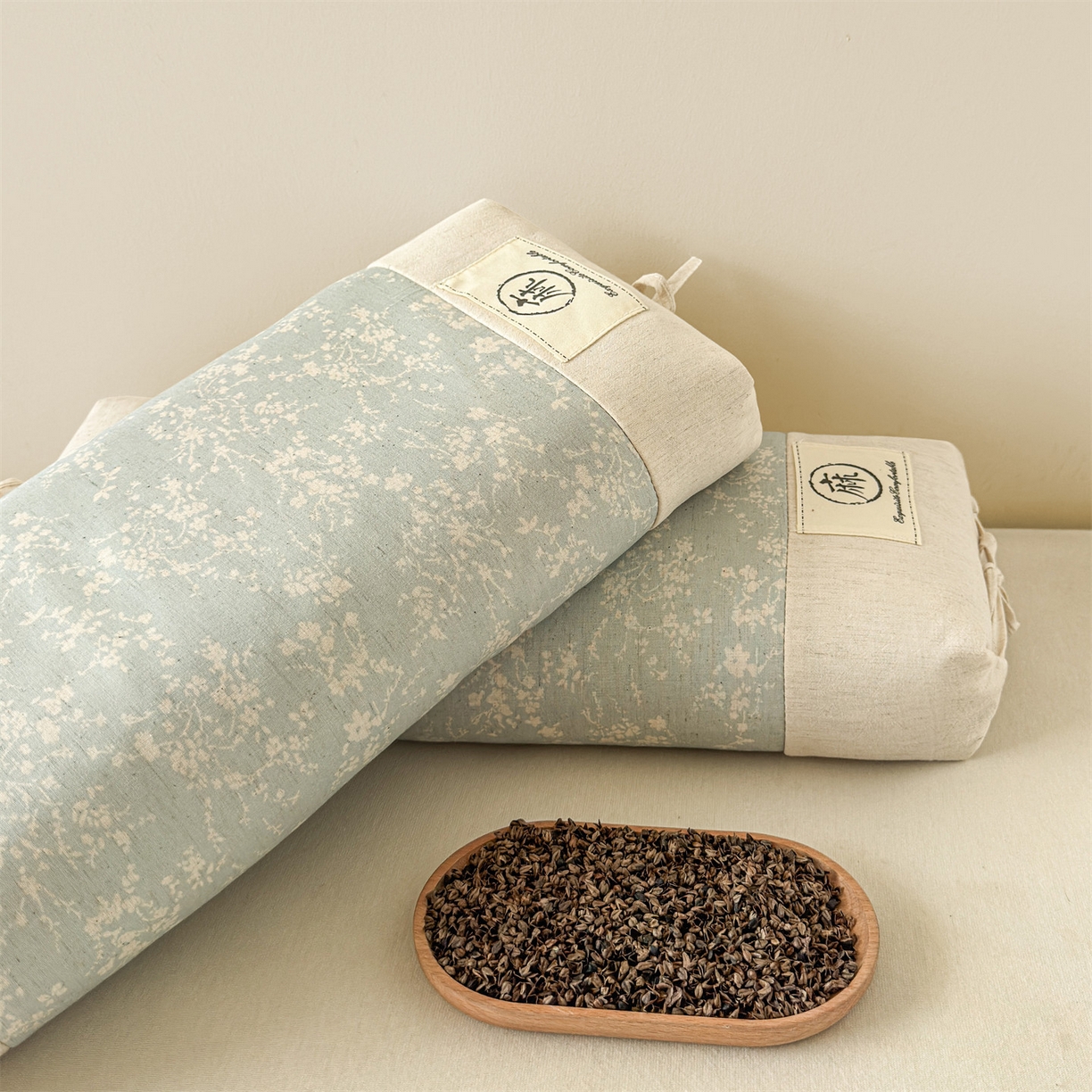 91家纺网 家纺一手货源 找家纺 麦肯锡 2025新款棉麻古朴荞麦两用枕  枕头枕芯 花卉蓝/只