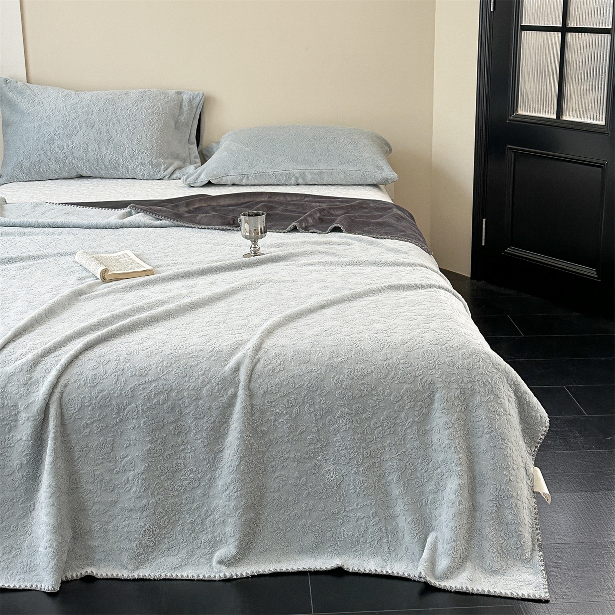 91家纺网 家纺一手货源 找家纺 丝幔家纺 2025新款法式雕花复合毛毯毯子 法式-观心灰