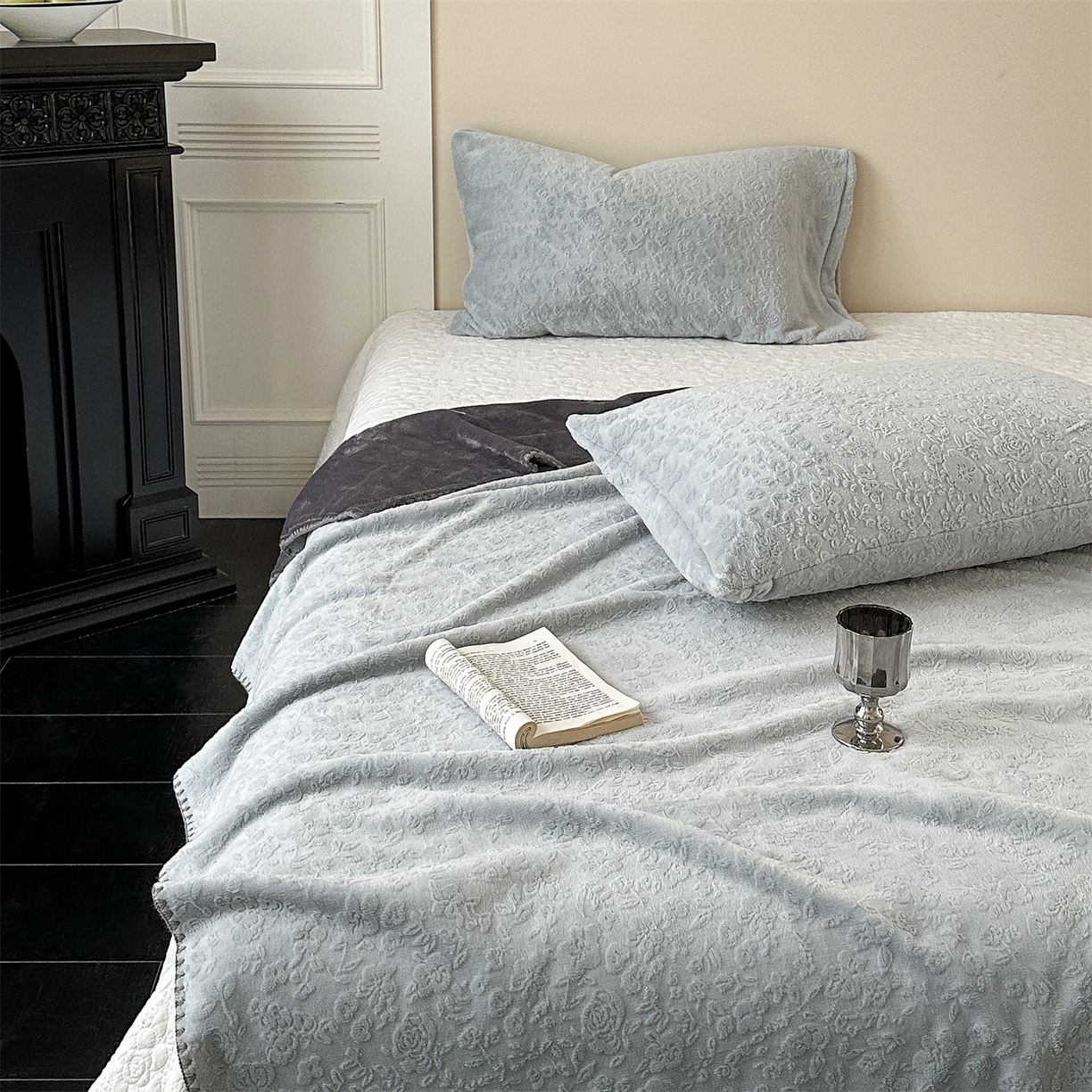 91家纺网 家纺一手货源 找家纺 丝幔家纺 2025新款法式雕花复合毛毯毯子 法式-观心灰