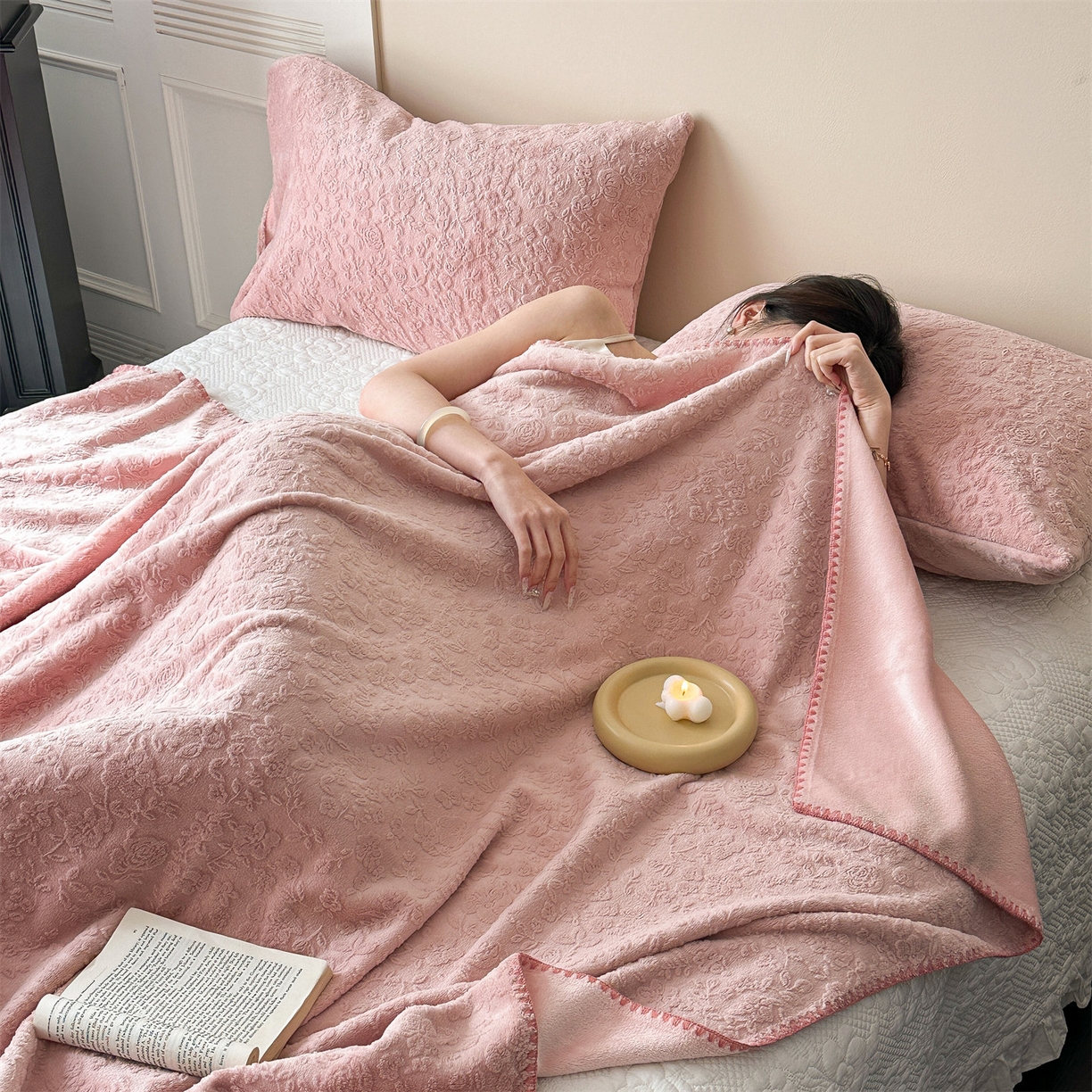 91家纺网 家纺一手货源 找家纺 丝幔家纺 2025新款法式雕花复合毛毯毯子 法式-橡粉