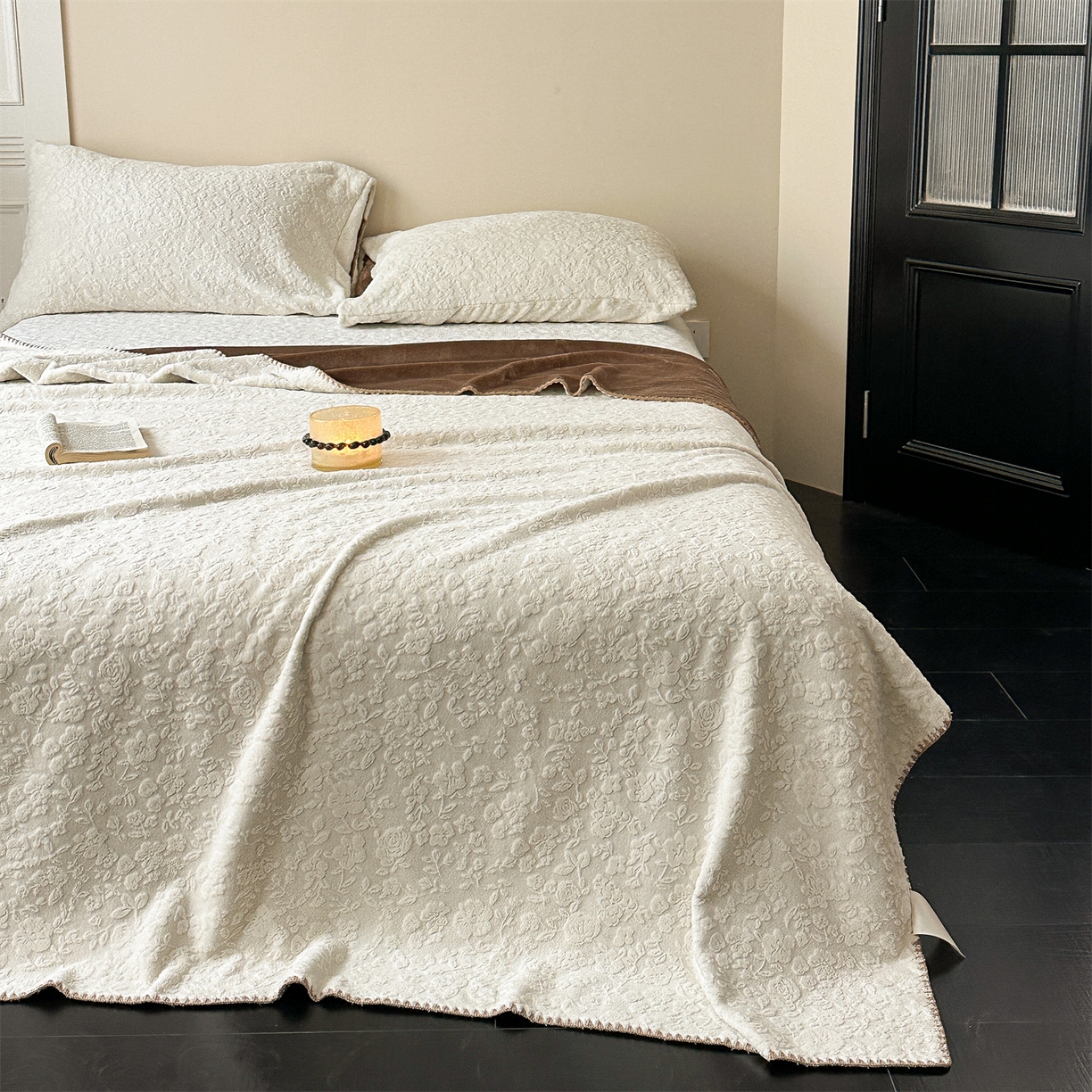 91家纺网 家纺一手货源 找家纺 丝幔家纺 2025新款法式雕花复合毛毯毯子 法式-米色