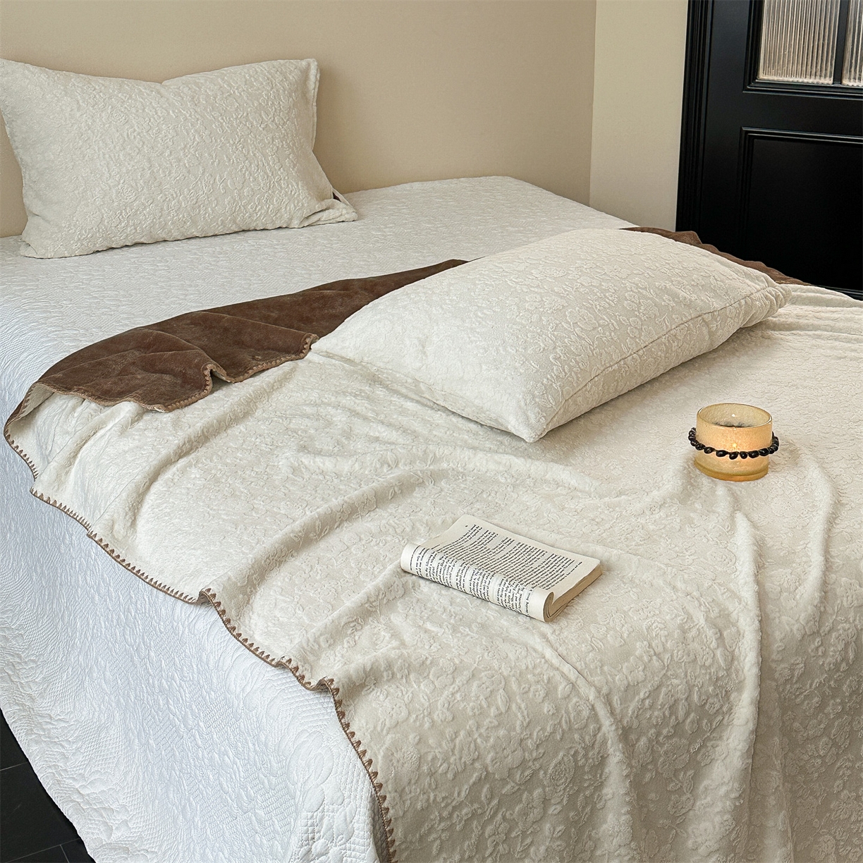 91家纺网 家纺一手货源 找家纺 丝幔家纺 2025新款法式雕花复合毛毯毯子 法式-米色