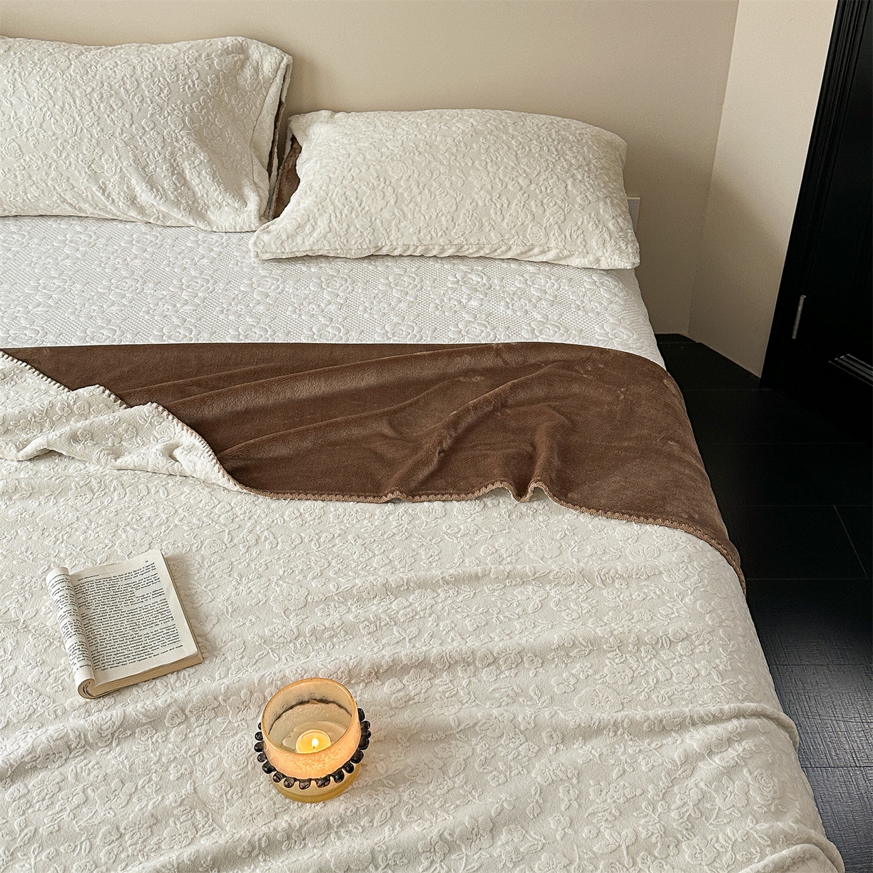 91家纺网 家纺一手货源 找家纺 丝幔家纺 2025新款法式雕花复合毛毯毯子 法式-米色