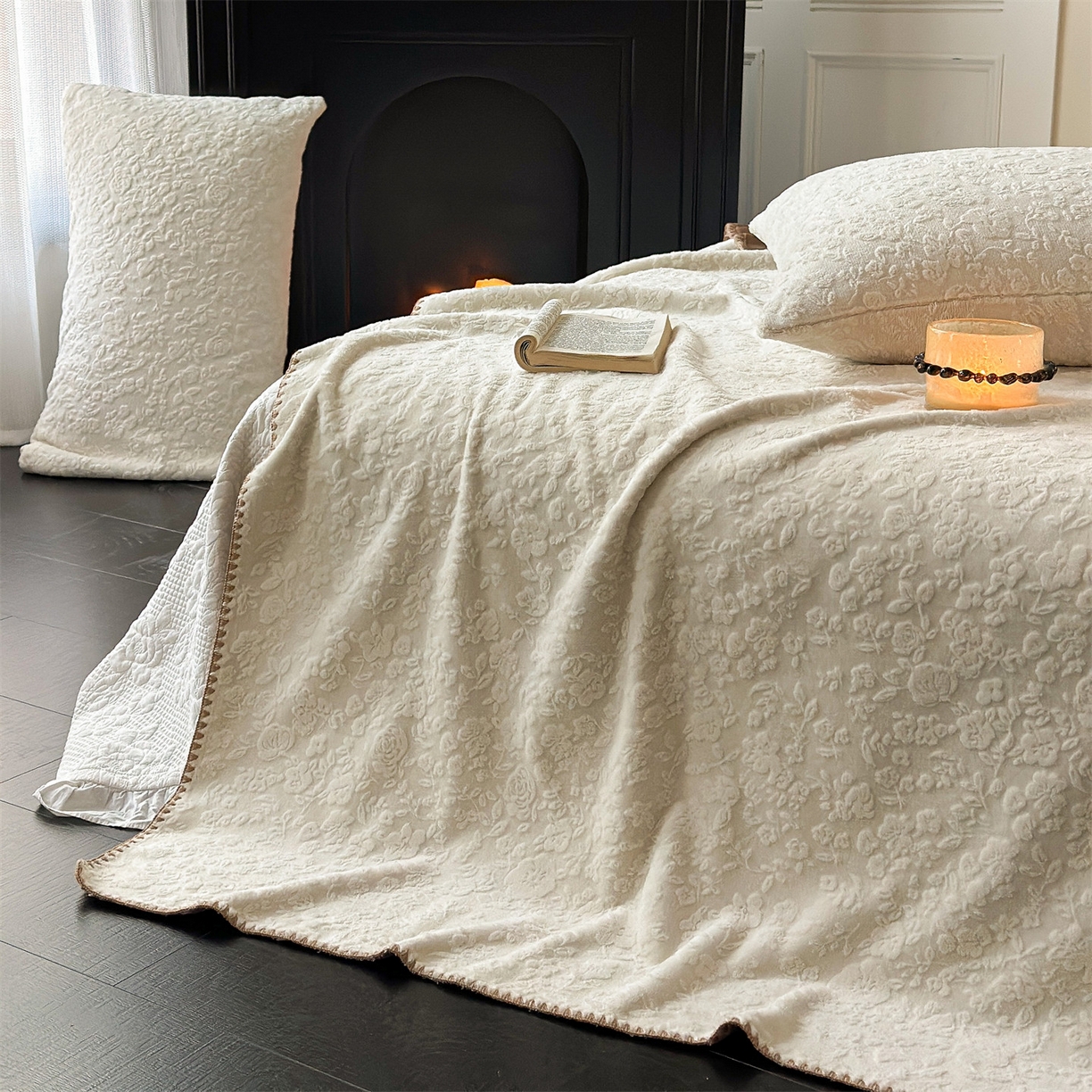 91家纺网 家纺一手货源 找家纺 丝幔家纺 2025新款法式雕花复合毛毯毯子 法式-米色