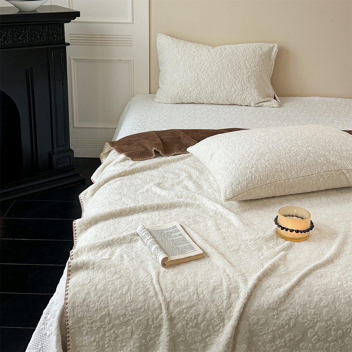 91家纺网 家纺一手货源 找家纺 丝幔家纺 2025新款法式雕花复合毛毯毯子 法式-米色