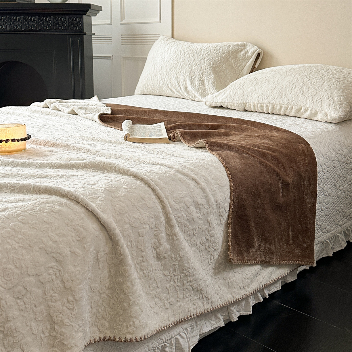 91家纺网 家纺一手货源 找家纺 丝幔家纺 2025新款法式雕花复合毛毯毯子 法式-米色