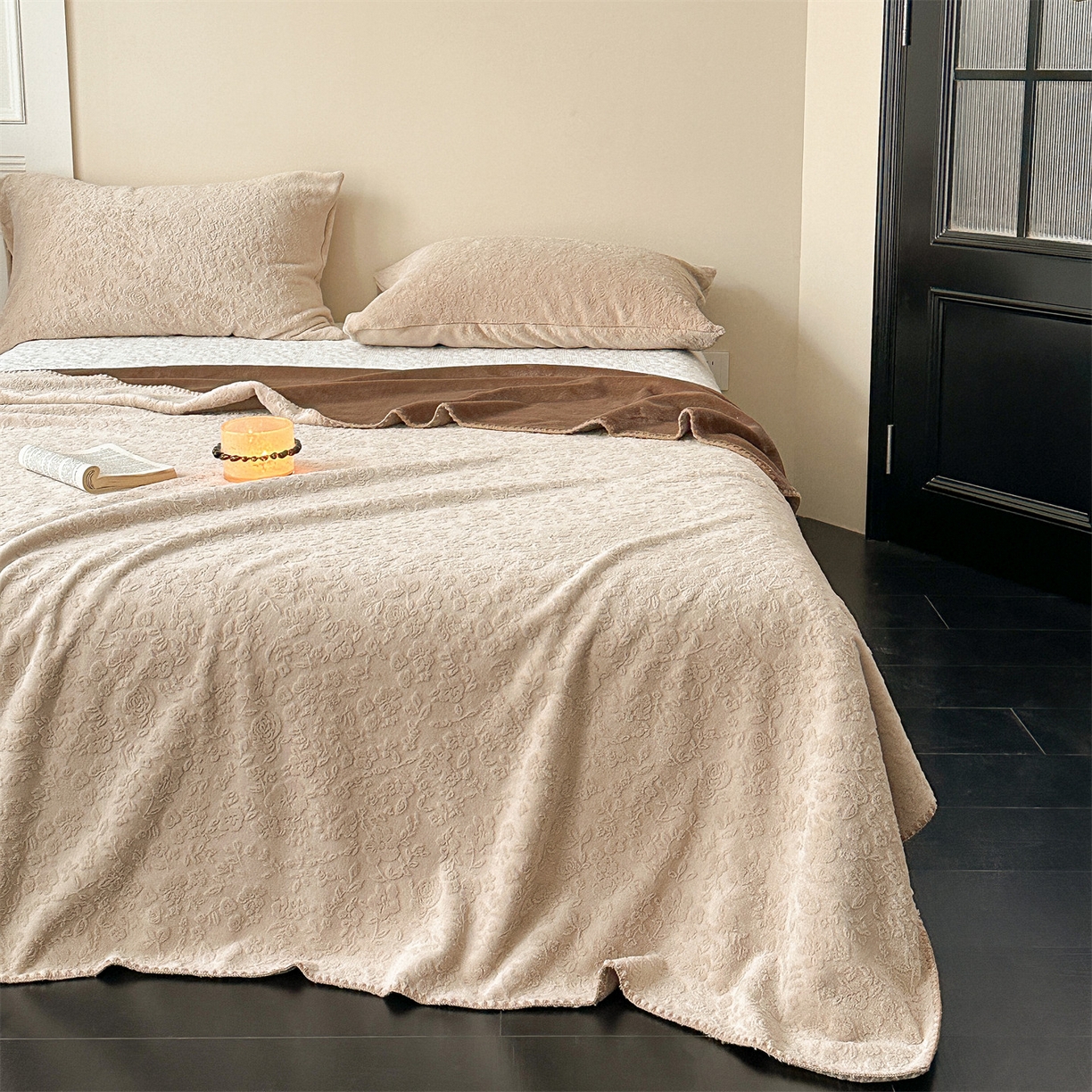 91家纺网 家纺一手货源 找家纺 丝幔家纺 2025新款法式雕花复合毛毯毯子 法式-松烟咖