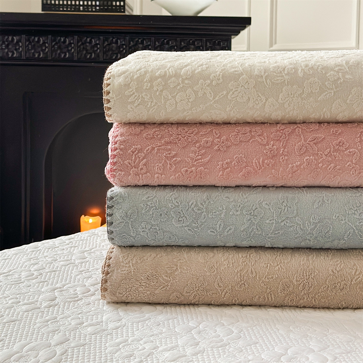 91家纺网 家纺一手货源 找家纺 丝幔家纺 2025新款法式雕花复合毛毯毯子 组合