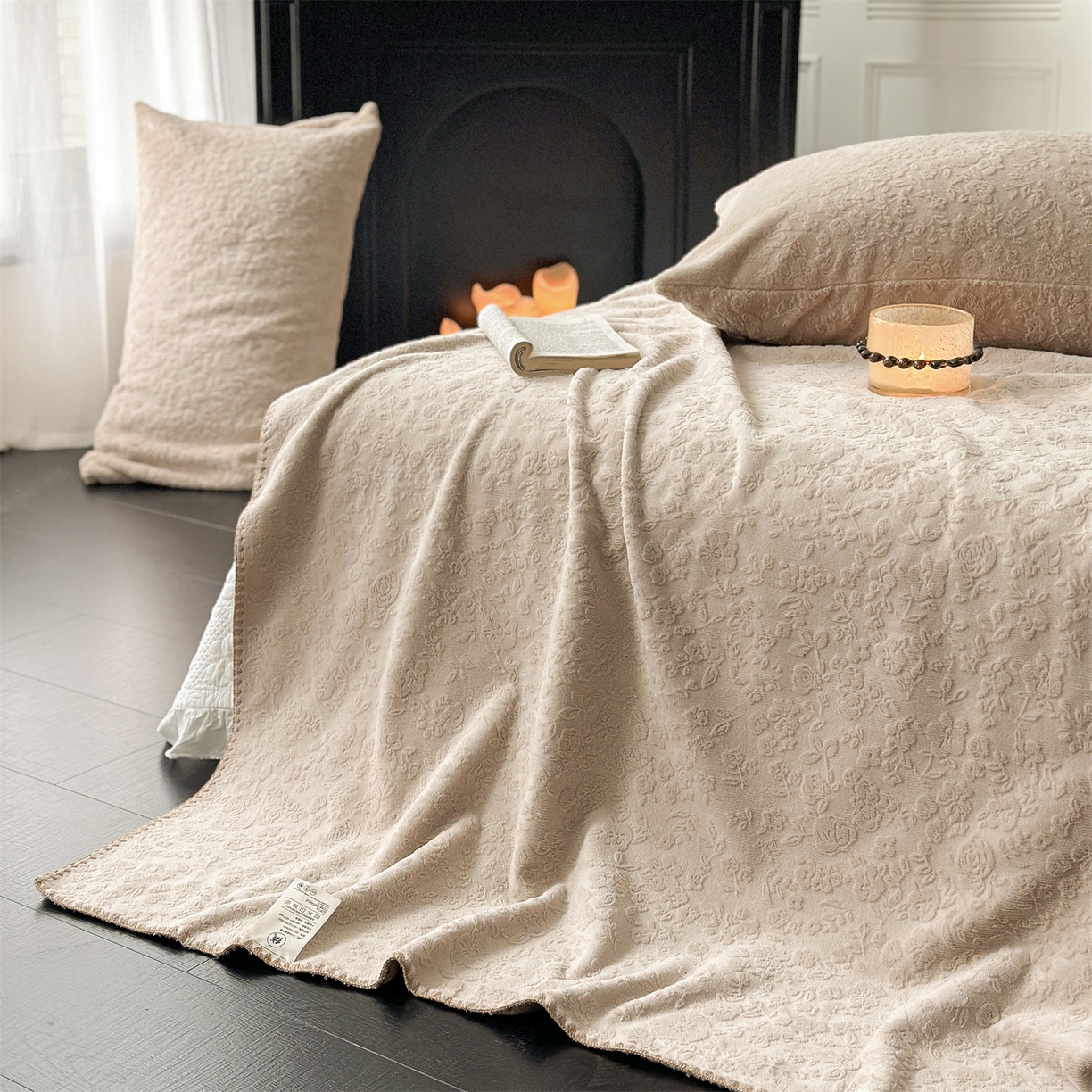 91家纺网 家纺一手货源 找家纺 丝幔家纺 2025新款法式雕花复合毛毯毯子 法式-松烟咖