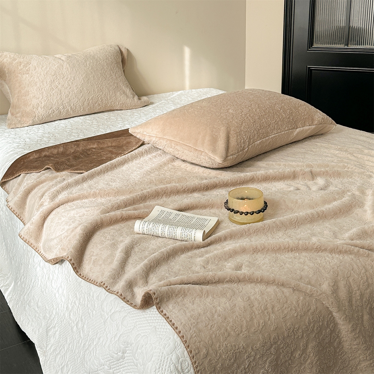 91家纺网 家纺一手货源 找家纺 丝幔家纺 2025新款法式雕花复合毛毯毯子 法式-松烟咖