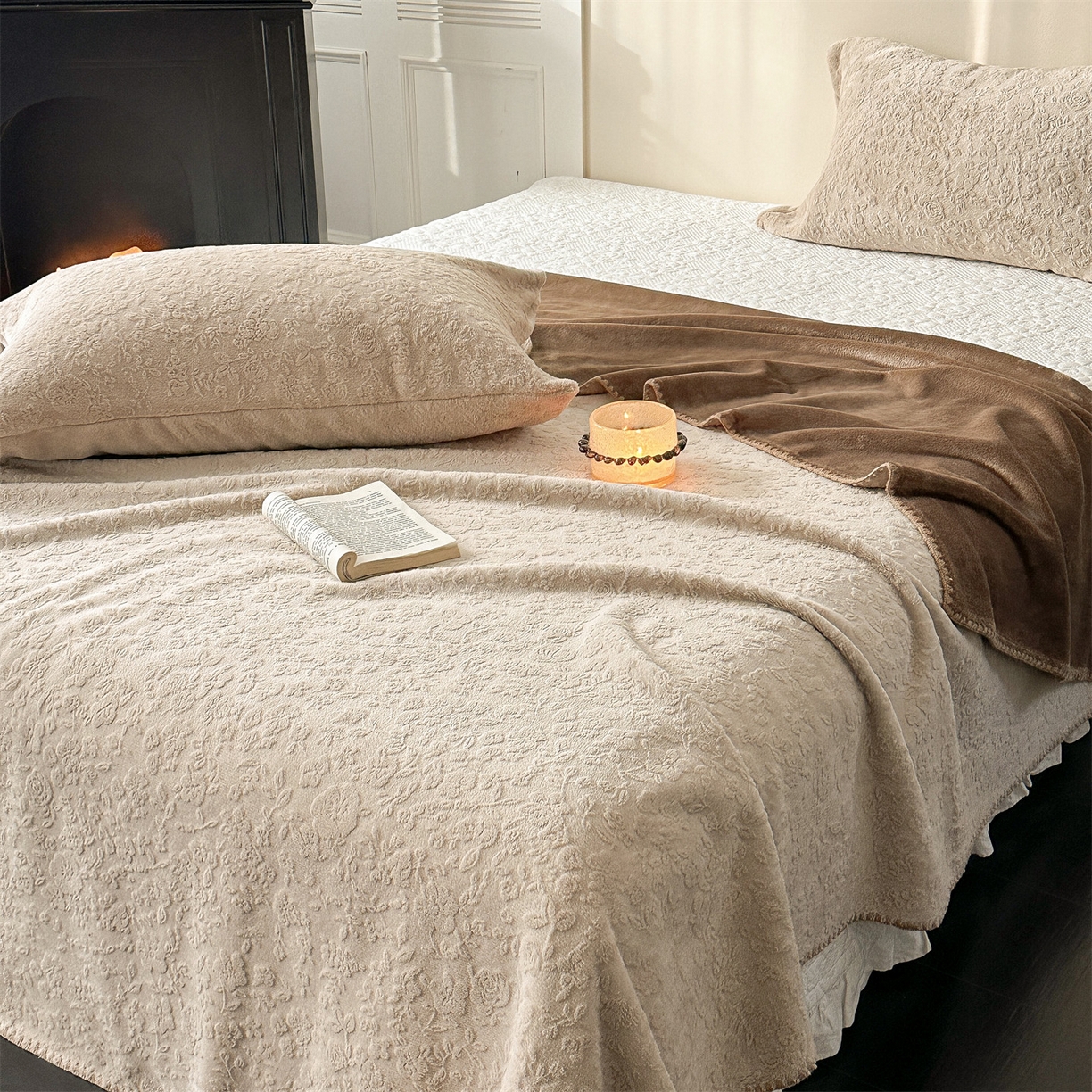 91家纺网 家纺一手货源 找家纺 丝幔家纺 2025新款法式雕花复合毛毯毯子 法式-松烟咖