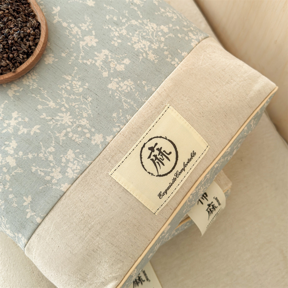 91家纺网 家纺一手货源 找家纺 麦肯锡 2025新款棉麻古朴荞麦助眠枕  枕头枕芯 花卉蓝/只