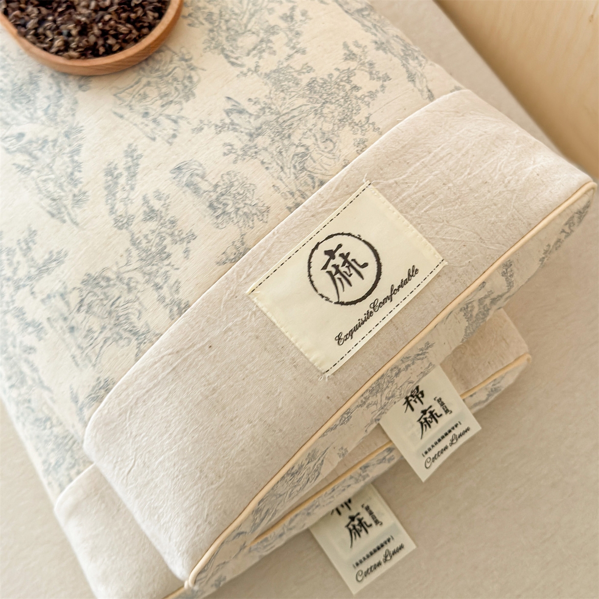 91家纺网 家纺一手货源 找家纺 麦肯锡 2025新款棉麻古朴荞麦助眠枕  枕头枕芯 田园蓝/只