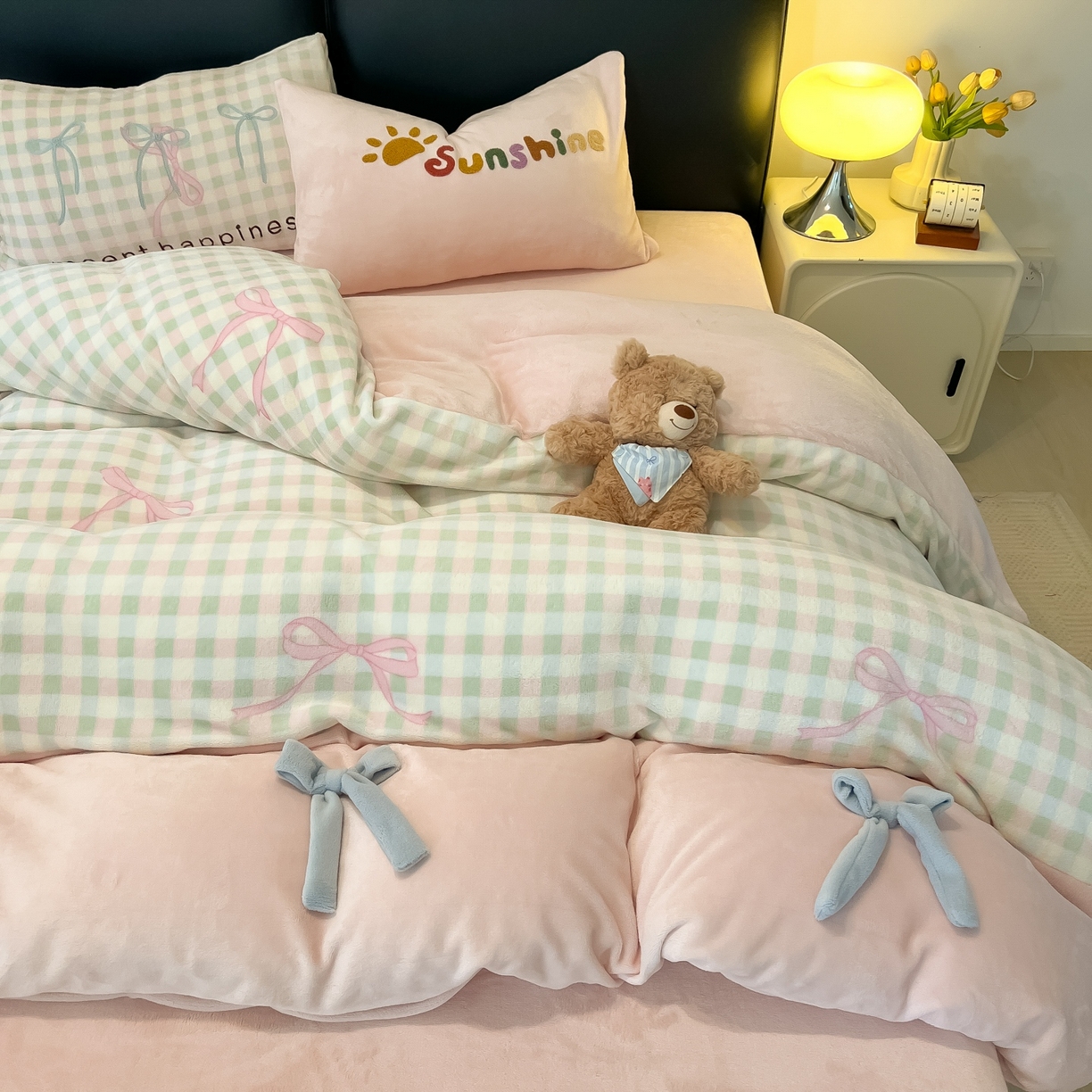 91家纺网 家纺一手货源 找家纺 子钦家纺 2025新款田园复古风加厚牛奶绒蝴蝶结款毛巾绣四件套 牛奶绒公主风-蝴蝶结格子