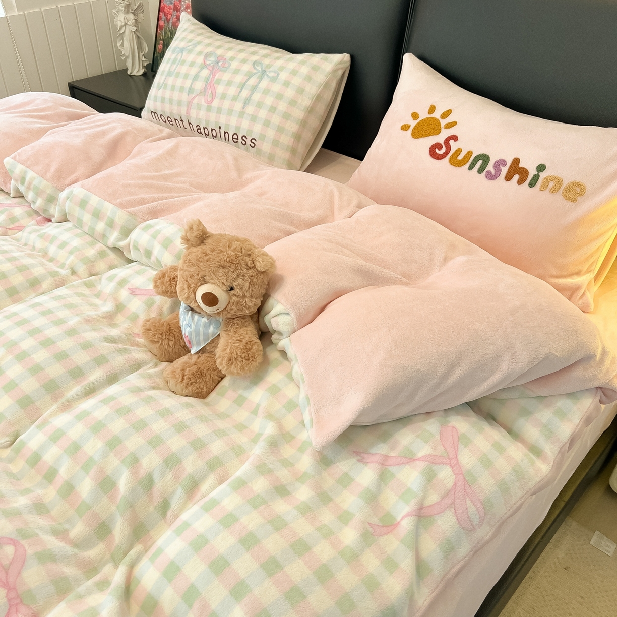 91家纺网 家纺一手货源 找家纺 子钦家纺 2025新款田园复古风加厚牛奶绒蝴蝶结款毛巾绣四件套 牛奶绒公主风-蝴蝶结格子