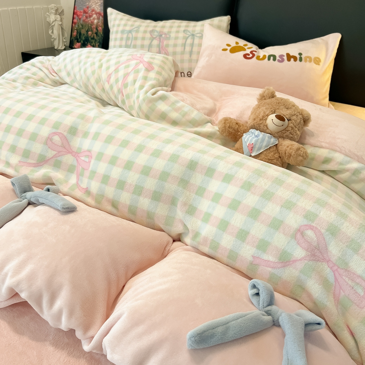 91家纺网 家纺一手货源 找家纺 子钦家纺 2025新款田园复古风加厚牛奶绒蝴蝶结款毛巾绣四件套 牛奶绒公主风-蝴蝶结格子