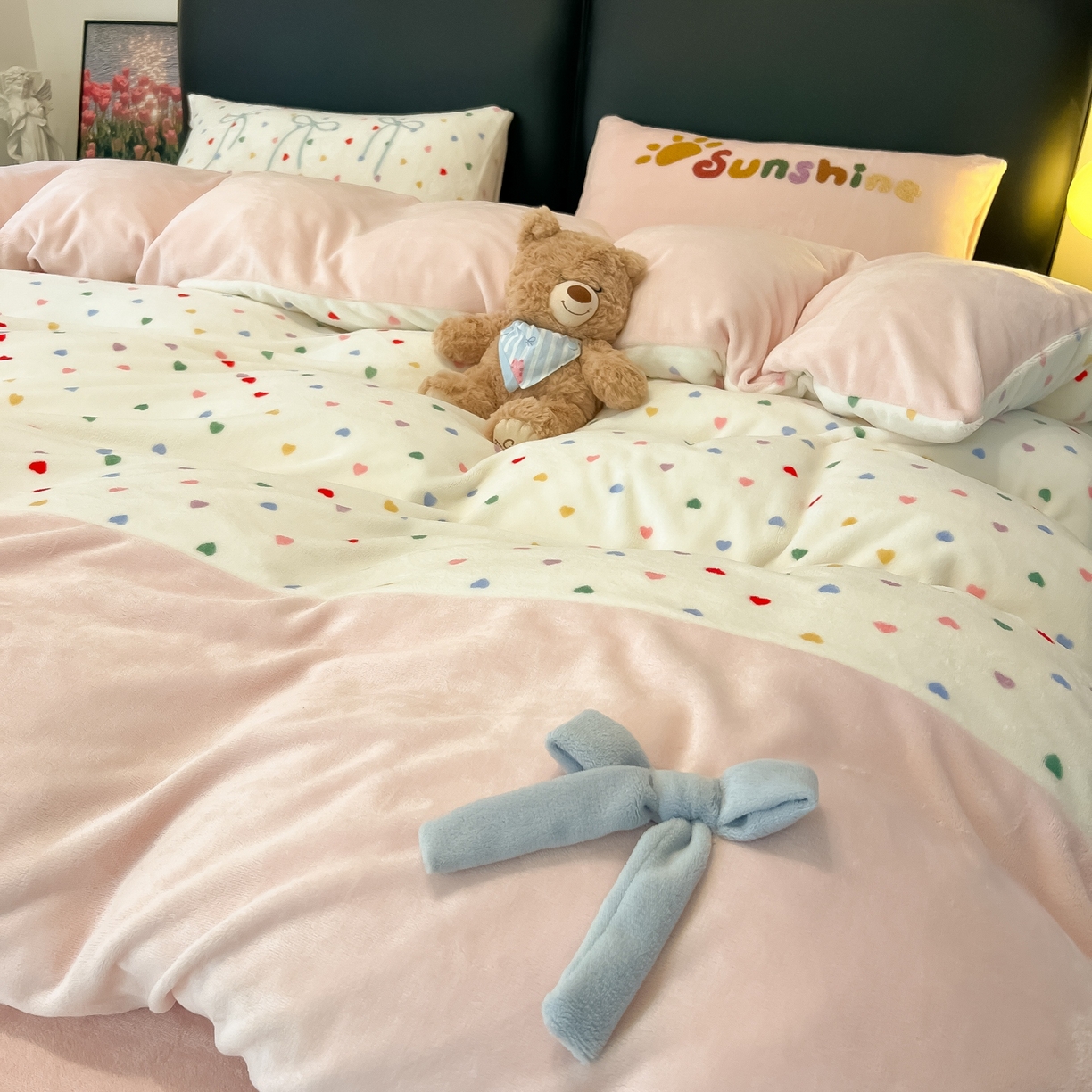 91家纺网 家纺一手货源 找家纺 子钦家纺 2025新款田园复古风加厚牛奶绒蝴蝶结款毛巾绣四件套 牛奶绒公主风-七彩爱心