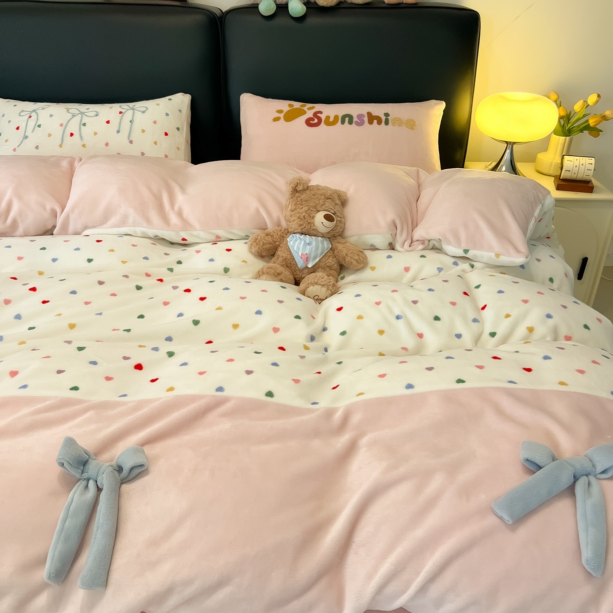 91家纺网 家纺一手货源 找家纺 子钦家纺 2025新款田园复古风加厚牛奶绒蝴蝶结款毛巾绣四件套 牛奶绒公主风-七彩爱心