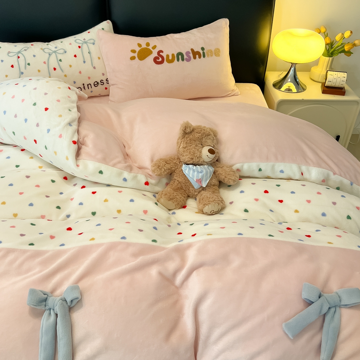 91家纺网 家纺一手货源 找家纺 子钦家纺 2025新款田园复古风加厚牛奶绒蝴蝶结款毛巾绣四件套 牛奶绒公主风-七彩爱心