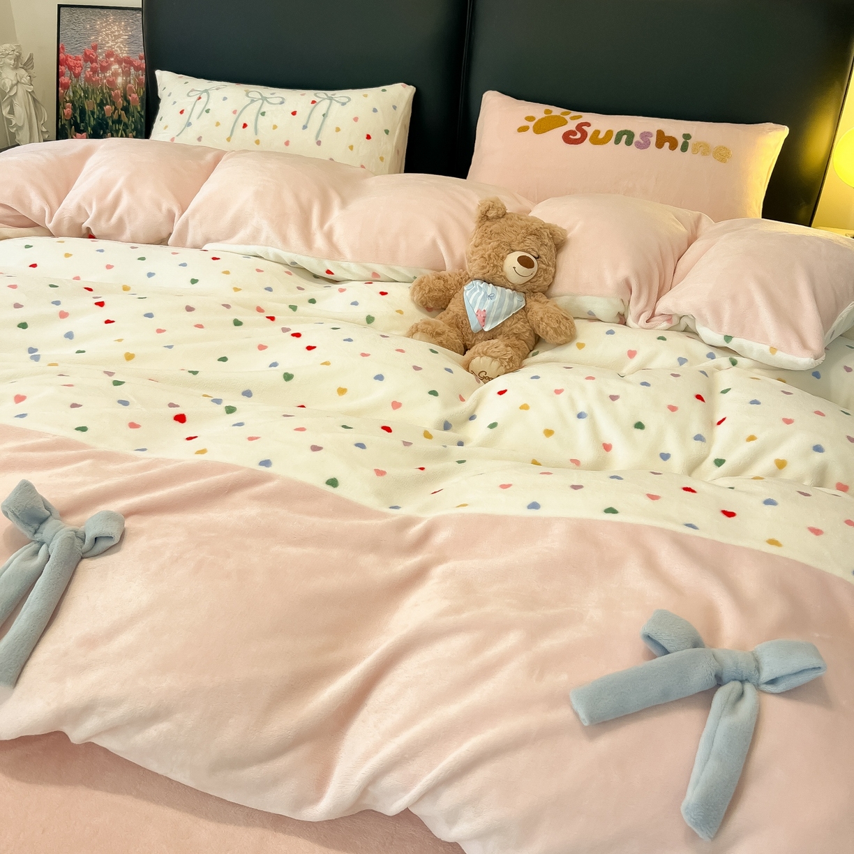 91家纺网 家纺一手货源 找家纺 子钦家纺 2025新款田园复古风加厚牛奶绒蝴蝶结款毛巾绣四件套 牛奶绒公主风-七彩爱心