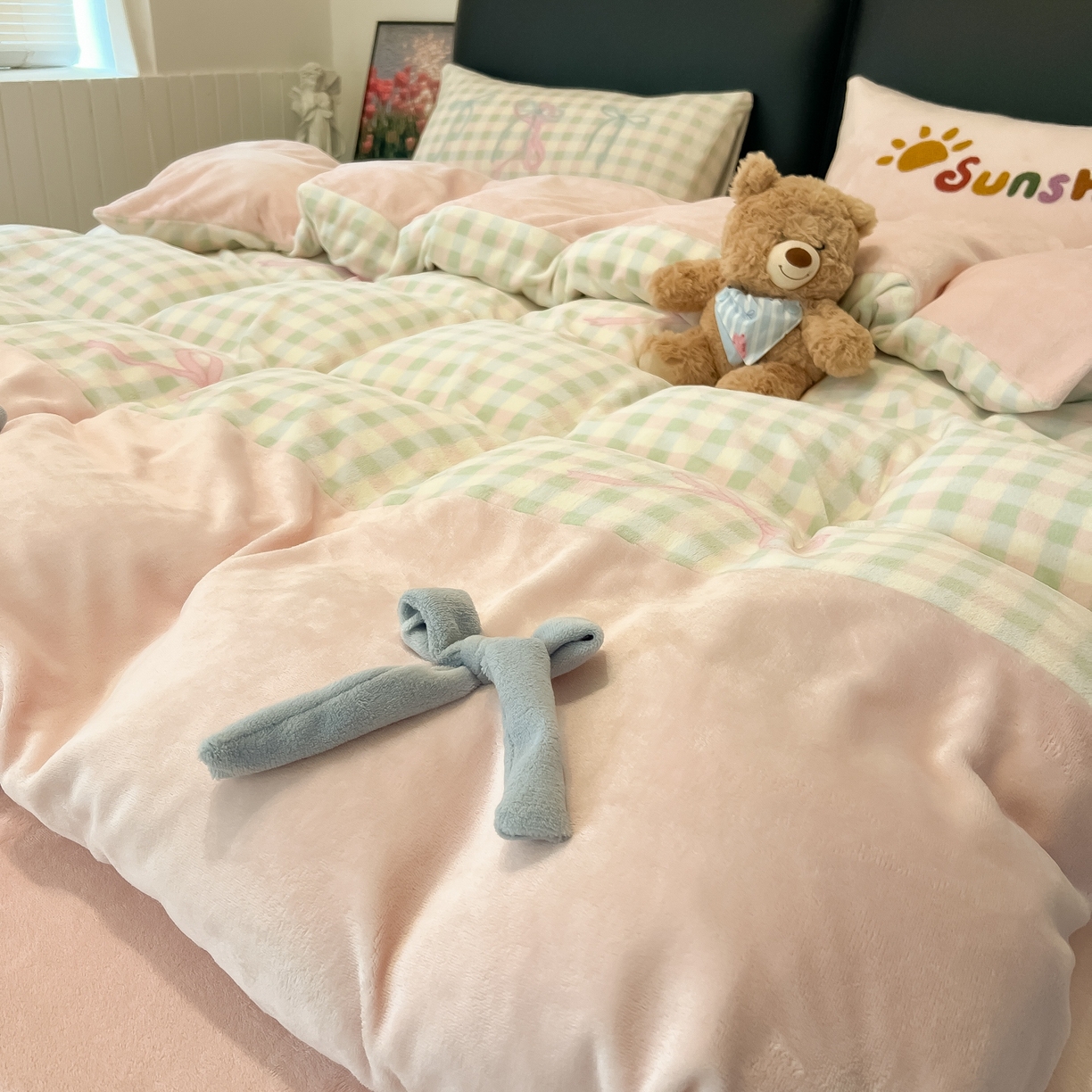 91家纺网 家纺一手货源 找家纺 子钦家纺 2025新款田园复古风加厚牛奶绒蝴蝶结款毛巾绣四件套 牛奶绒公主风-蝴蝶结格子